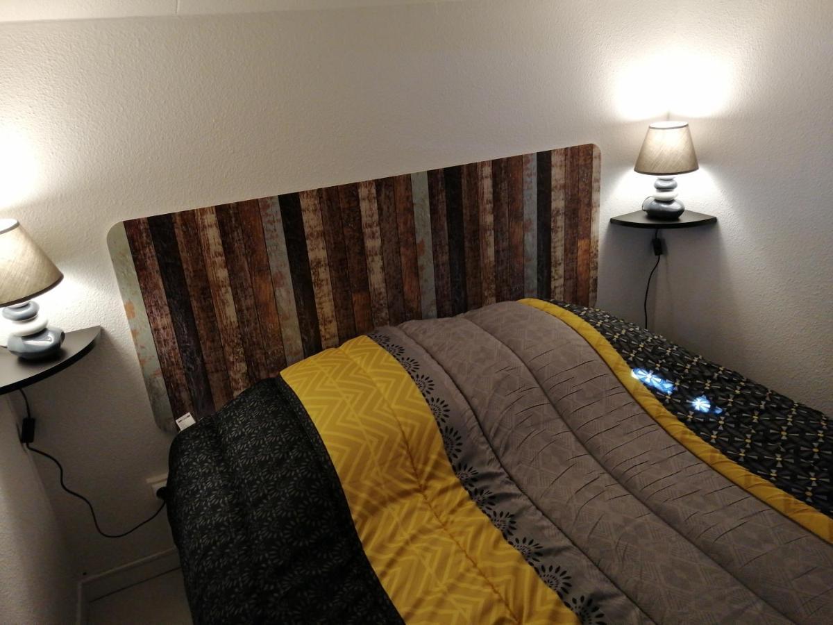 Sous Le Soleil De Provence Petite Maison Au Calme Et Tres Bien Equipee De 40M2 Avec Wifi -Jardin Prive-La Piscine Est Commune A La Residence Et Ouverte Du 1Er Mai Au 30 Septembre De 09H A 21H,En Juillet Et Aout Reservation Uniquement Du Samedi Au Sam Forcalqueiret Exterior photo