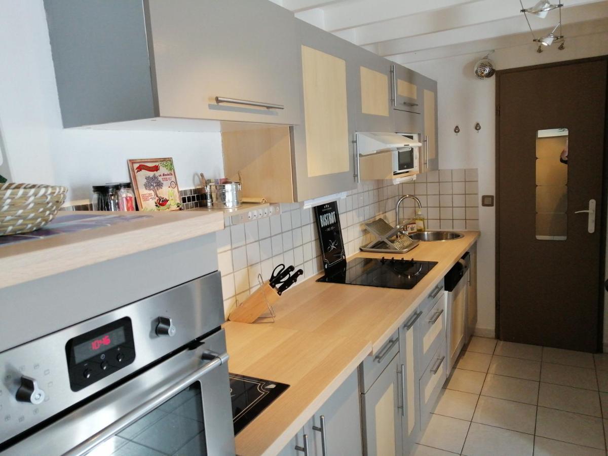 Sous Le Soleil De Provence Petite Maison Au Calme Et Tres Bien Equipee De 40M2 Avec Wifi -Jardin Prive-La Piscine Est Commune A La Residence Et Ouverte Du 1Er Mai Au 30 Septembre De 09H A 21H,En Juillet Et Aout Reservation Uniquement Du Samedi Au Sam Forcalqueiret Exterior photo