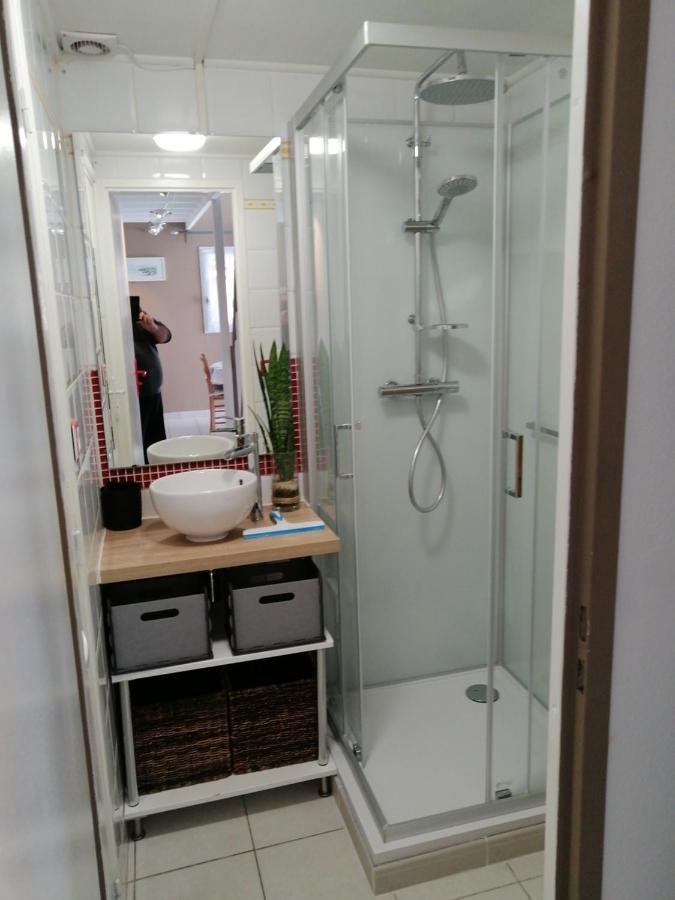 Sous Le Soleil De Provence Petite Maison Au Calme Et Tres Bien Equipee De 40M2 Avec Wifi -Jardin Prive-La Piscine Est Commune A La Residence Et Ouverte Du 1Er Mai Au 30 Septembre De 09H A 21H,En Juillet Et Aout Reservation Uniquement Du Samedi Au Sam Forcalqueiret Exterior photo